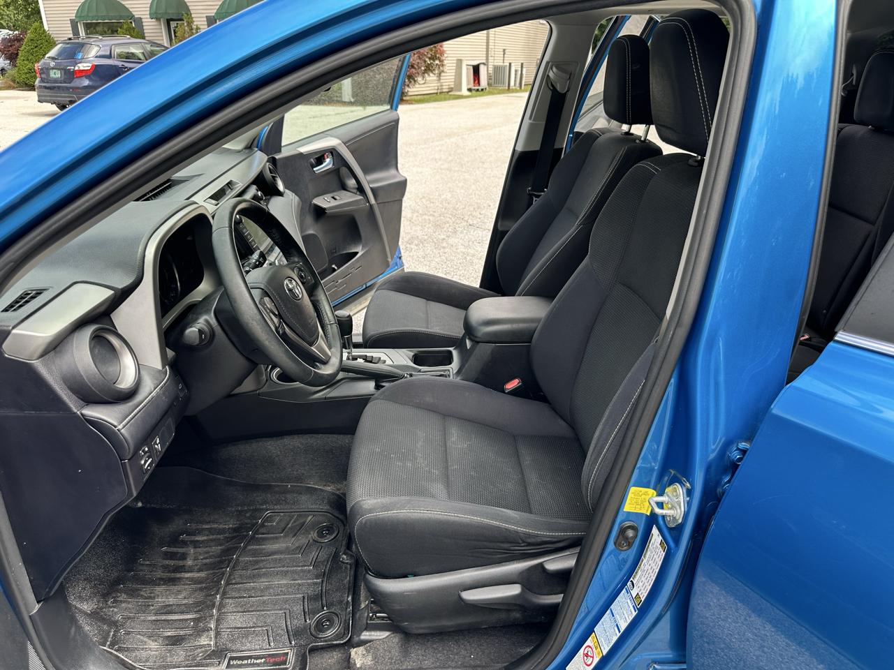 Toyota RAV4 AWD 4dr XLE (Natl) 2016