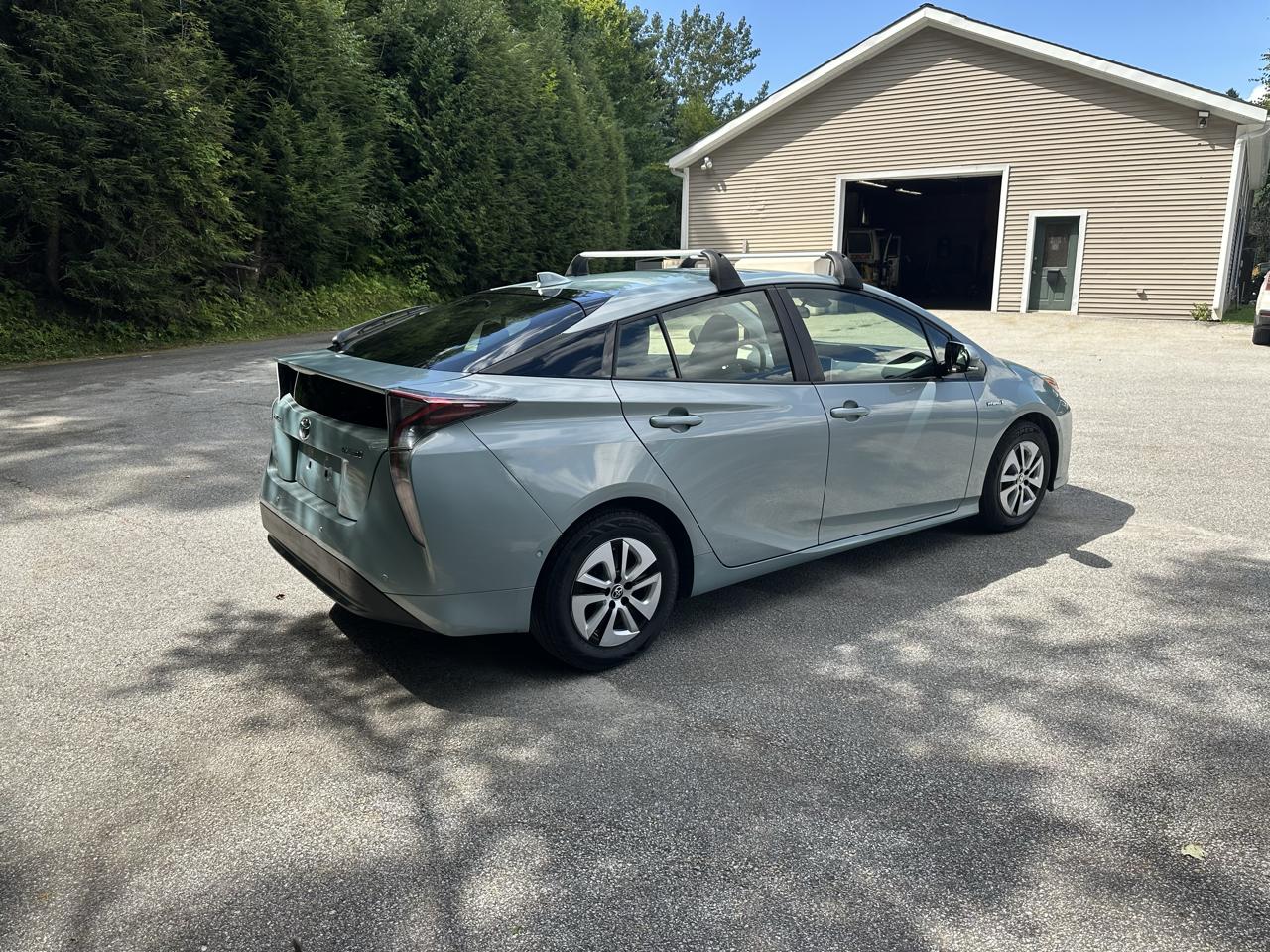 Toyota Prius Three Touring (Natl) 2017