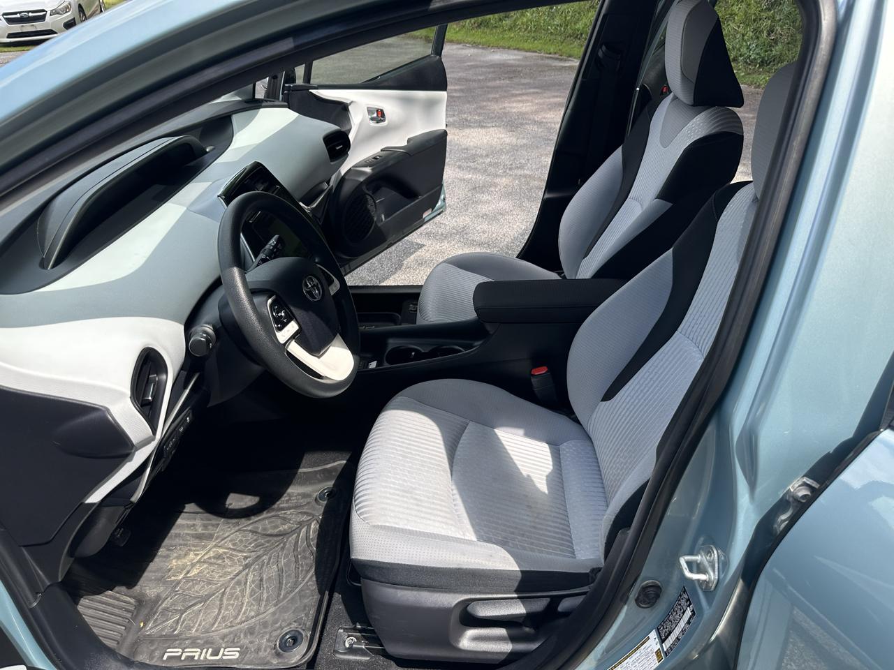 Toyota Prius Three Touring (Natl) 2017