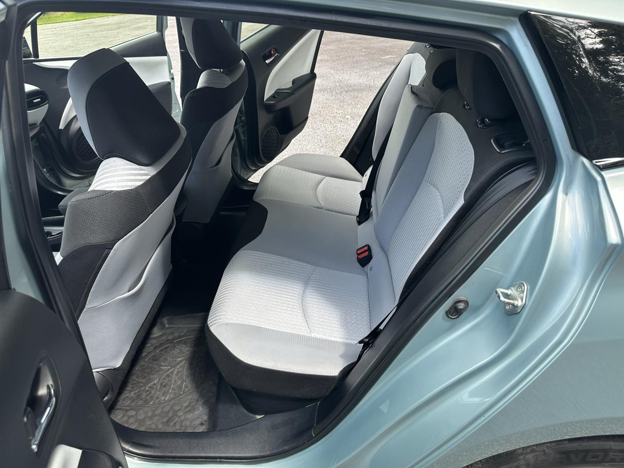 Toyota Prius Three Touring (Natl) 2017