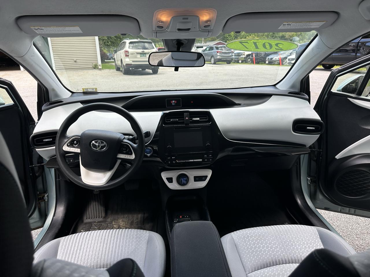 Toyota Prius Three Touring (Natl) 2017