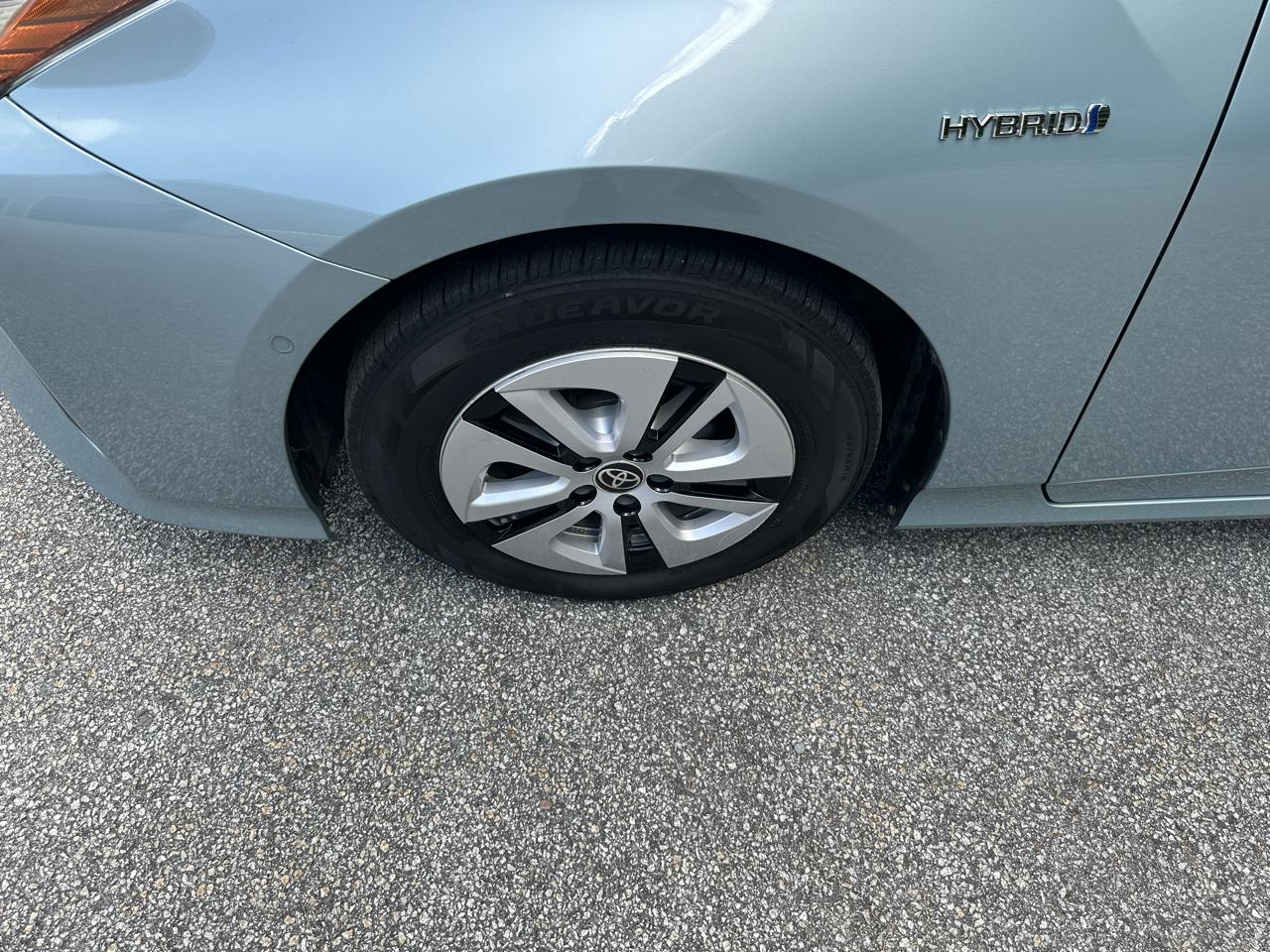 Toyota Prius Three Touring (Natl) 2017