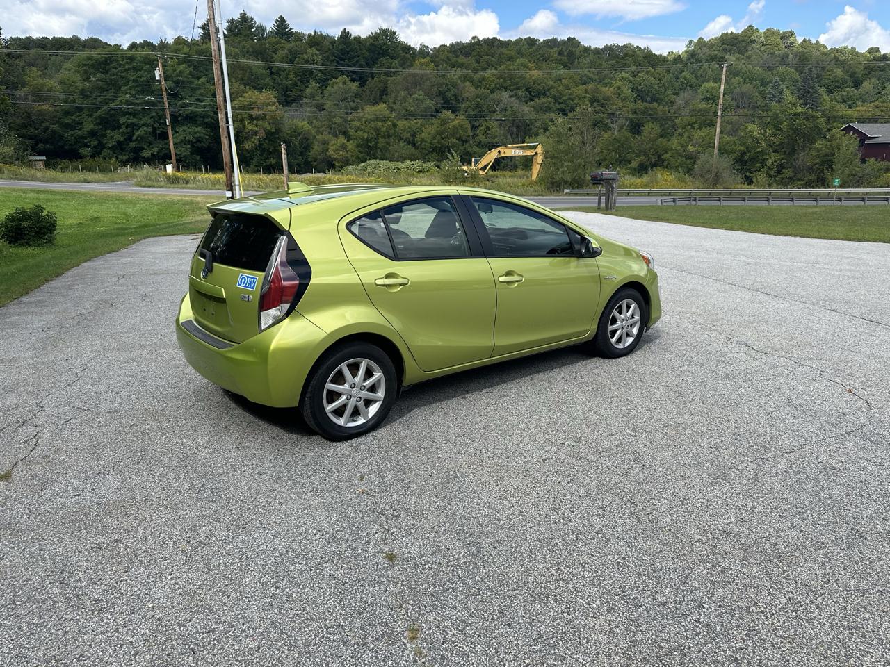 Toyota Prius c 5dr HB Three (Natl) 2015