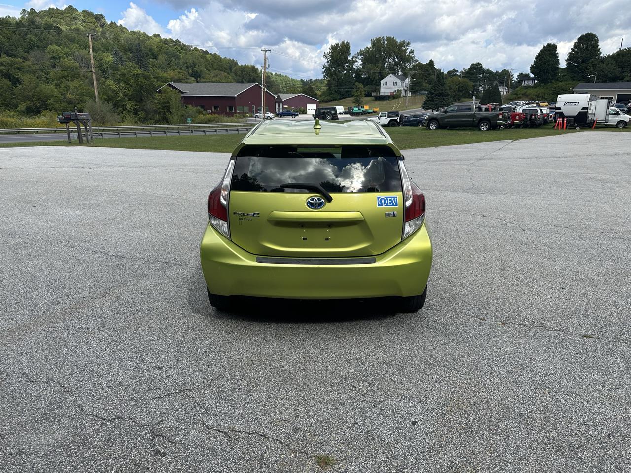 Toyota Prius c 5dr HB Three (Natl) 2015