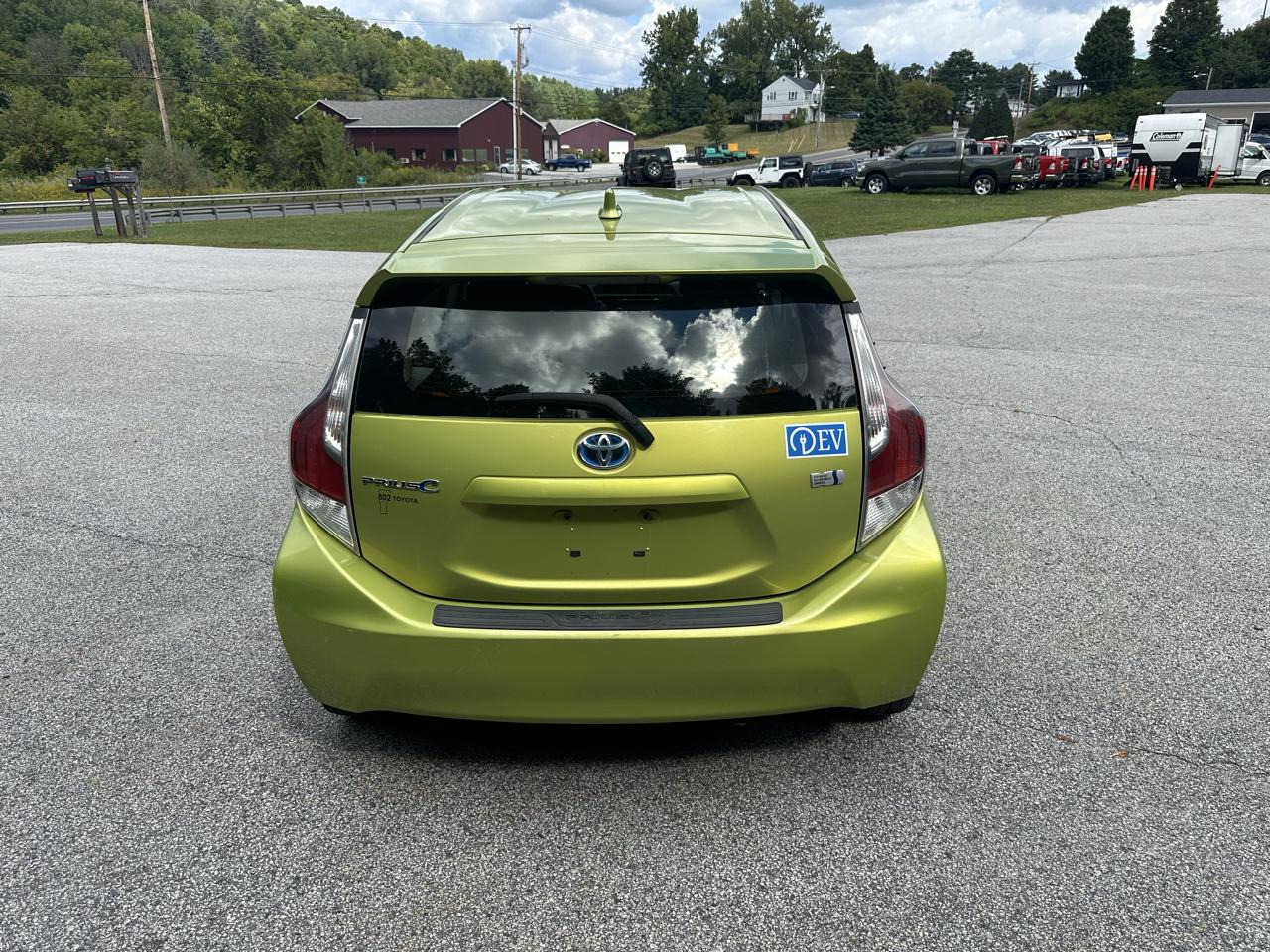 Toyota Prius c 5dr HB Three (Natl) 2015