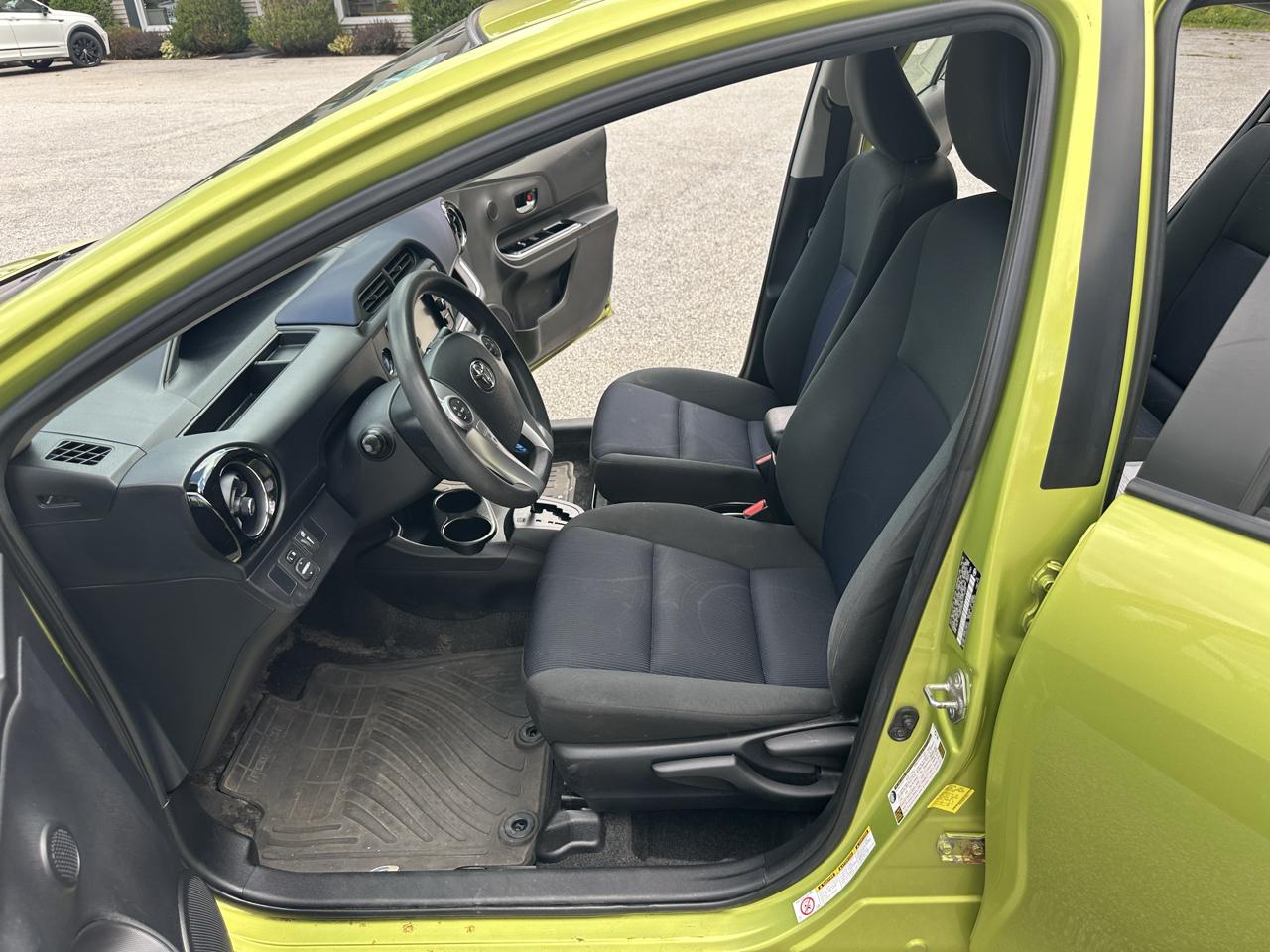 Toyota Prius c 5dr HB Three (Natl) 2015