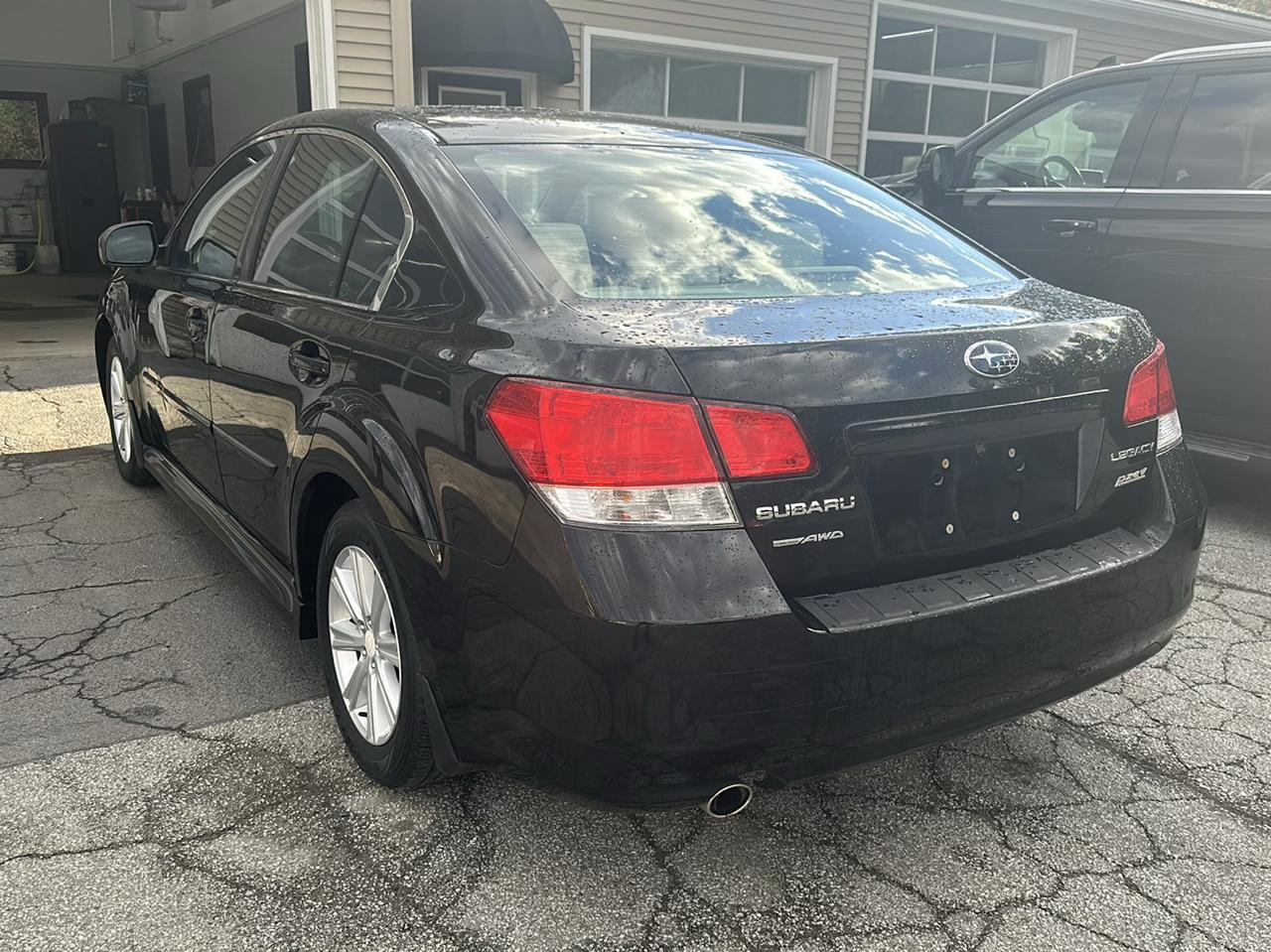 Subaru Legacy 4dr Sdn H4 Auto 2.5i Prem AWP 2011