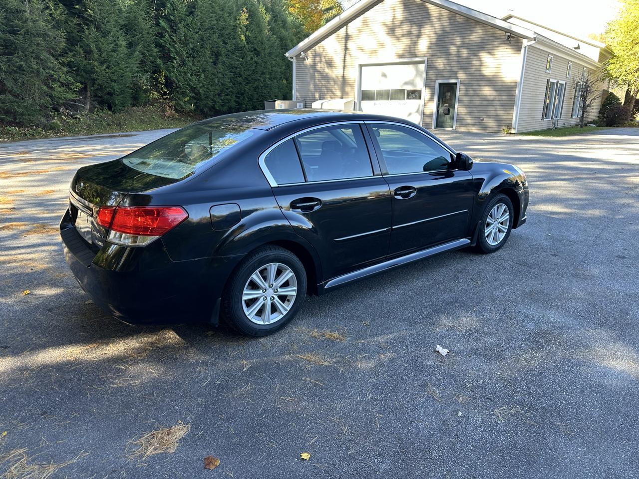 Subaru Legacy 4dr Sdn H4 Auto 2.5i Prem AWP 2011
