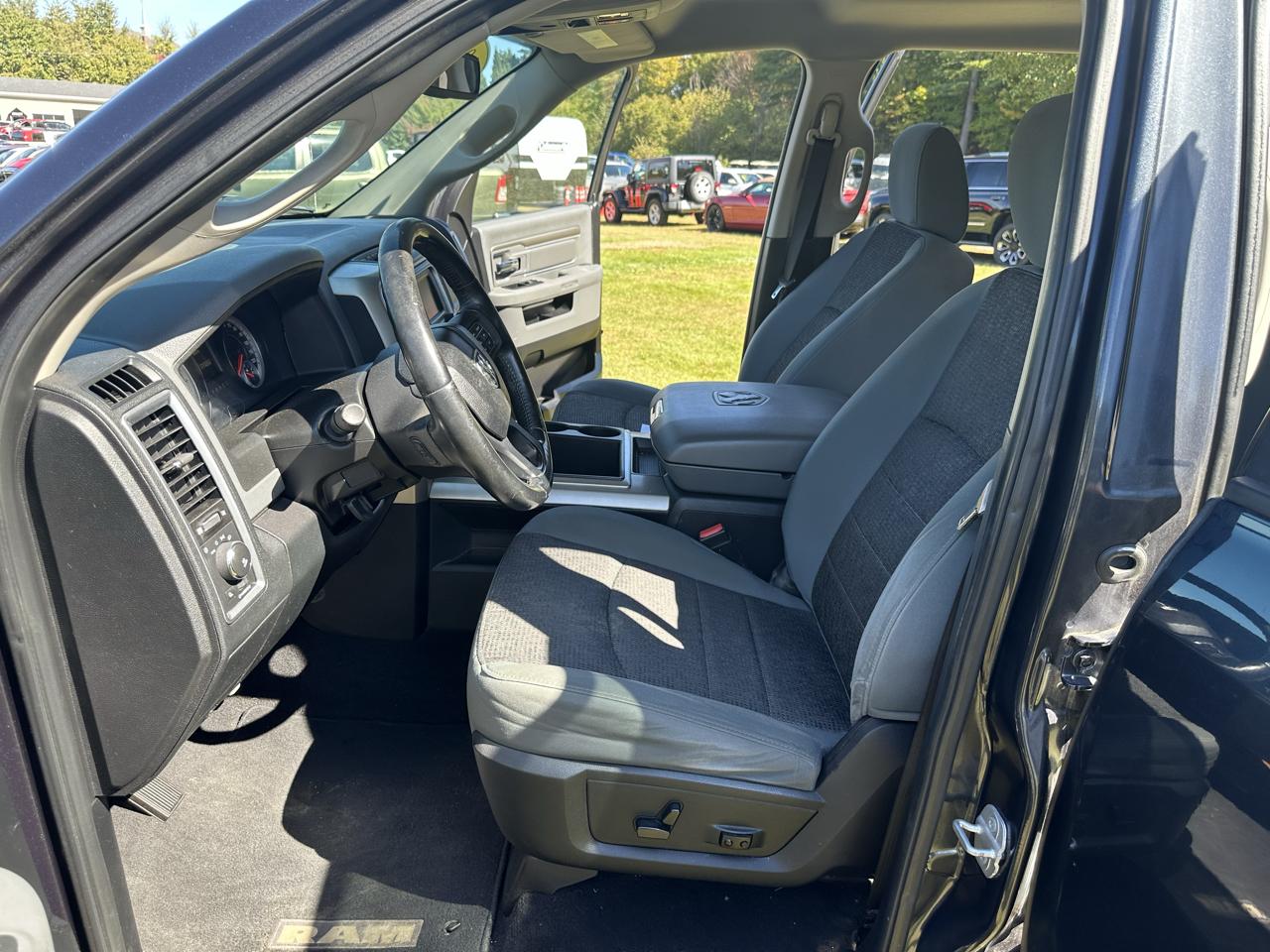 RAM 1500 4WD Quad Cab 140.5" Big Horn 2014