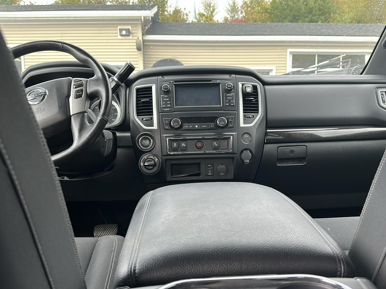 Nissan Titan 4x4 Crew Cab SV 2018