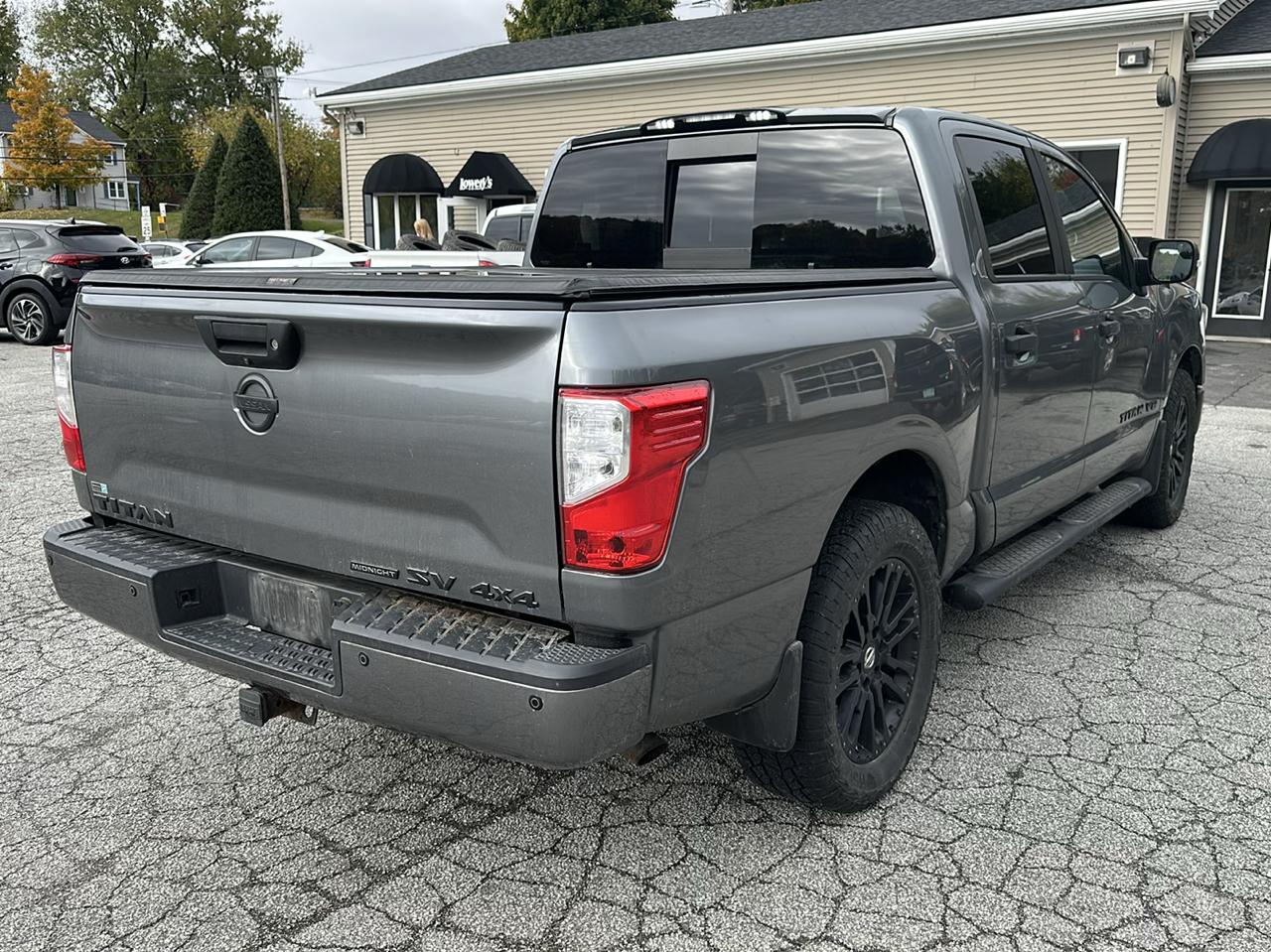 Nissan Titan 4x4 Crew Cab SV 2018