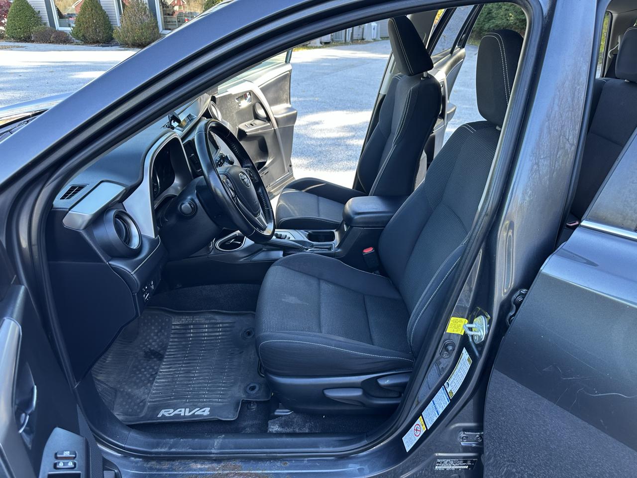 Toyota RAV4 AWD 4dr XLE (Natl) 2016