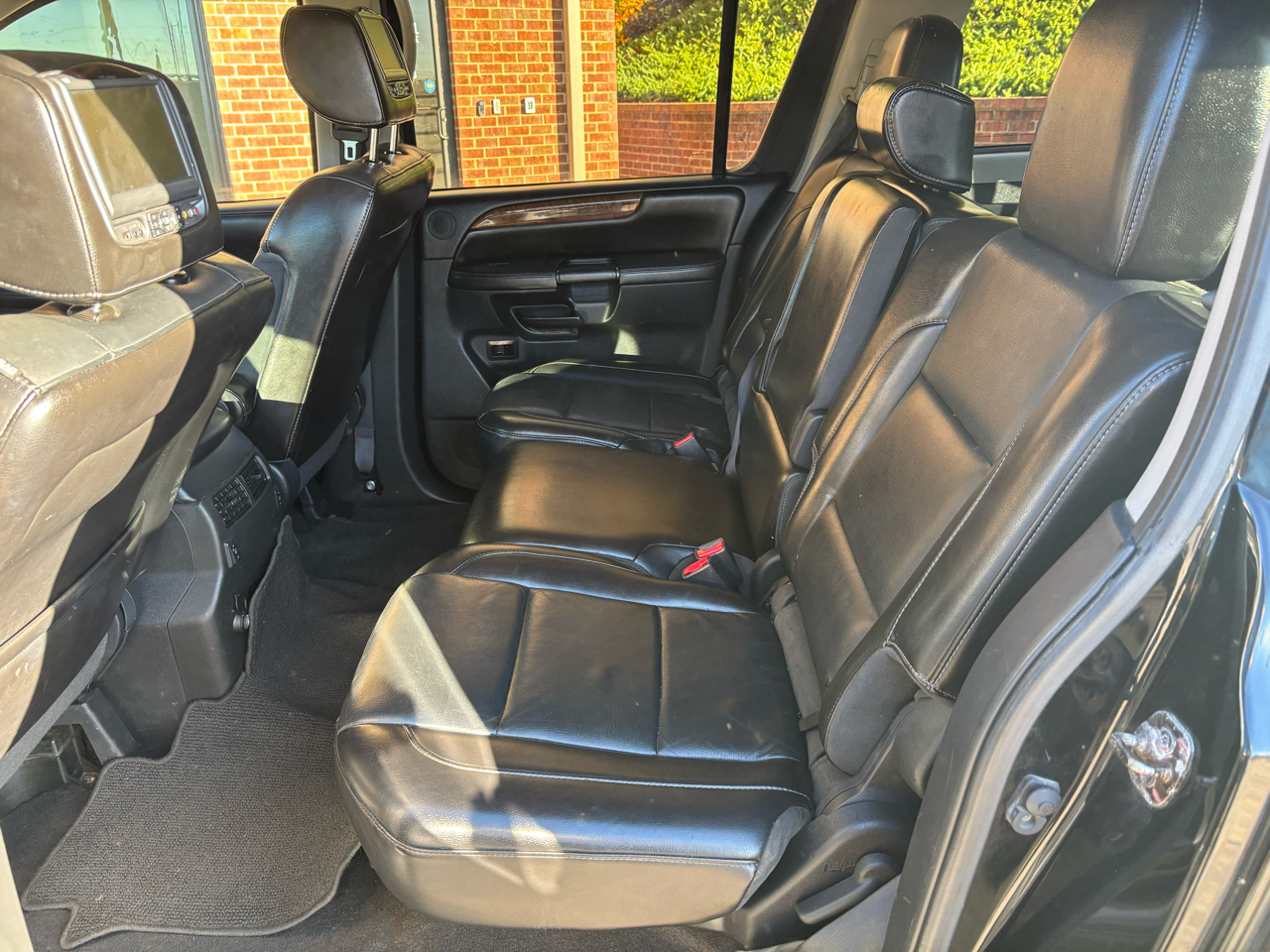 2014 Nissan Armada SV photo 3