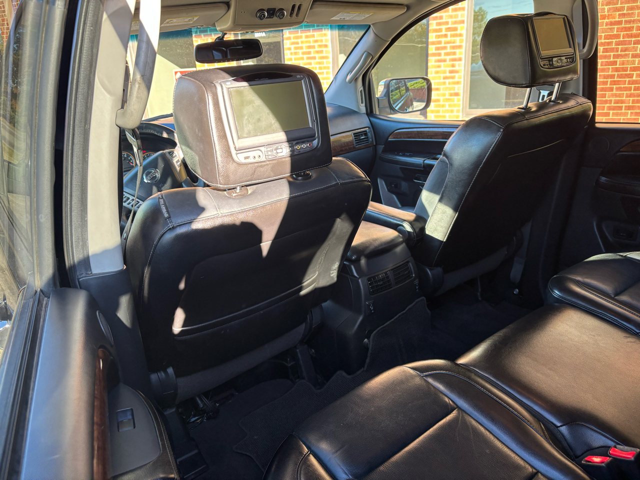 2014 Nissan Armada SV photo 4