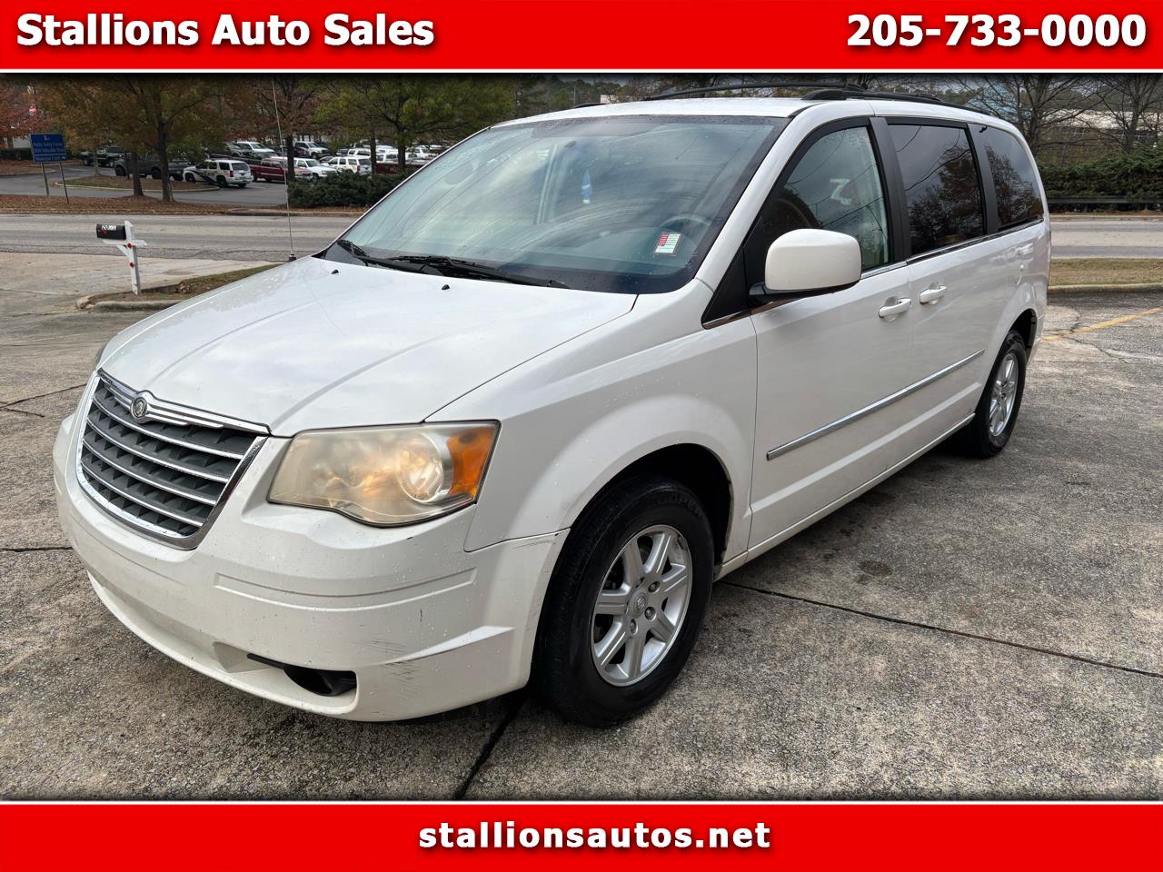 2010 Chrysler Town & Country Touring's photo