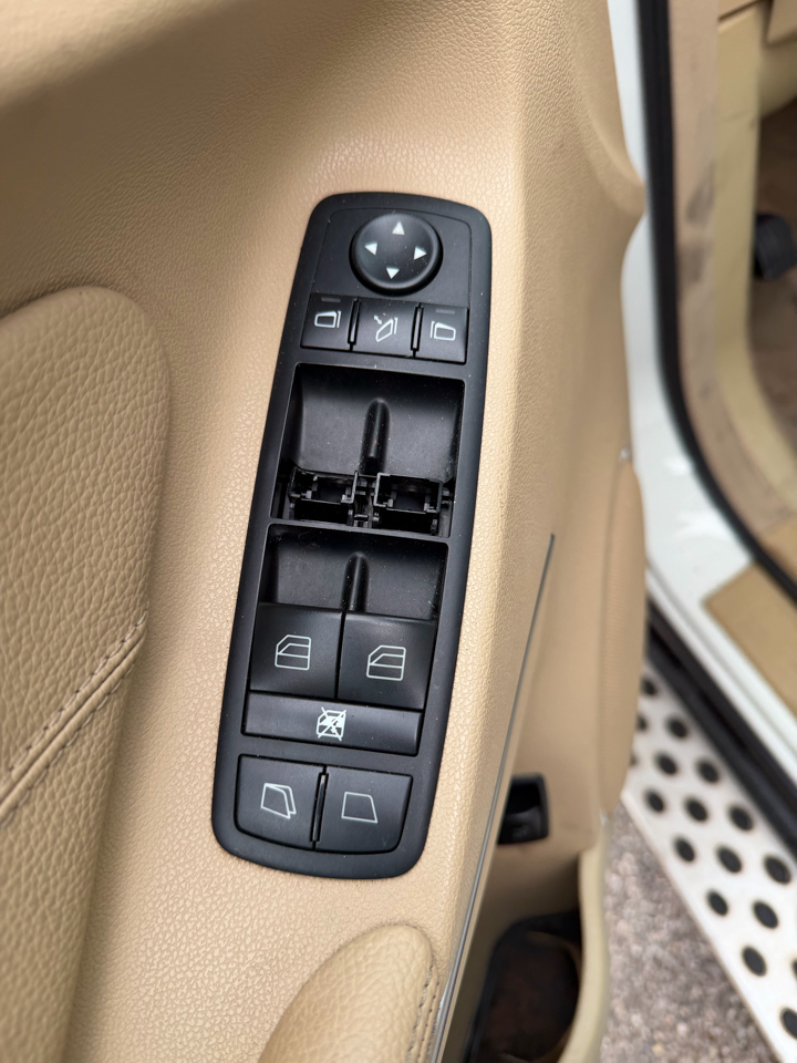 Hyundai Elantra GLS M/T 2013