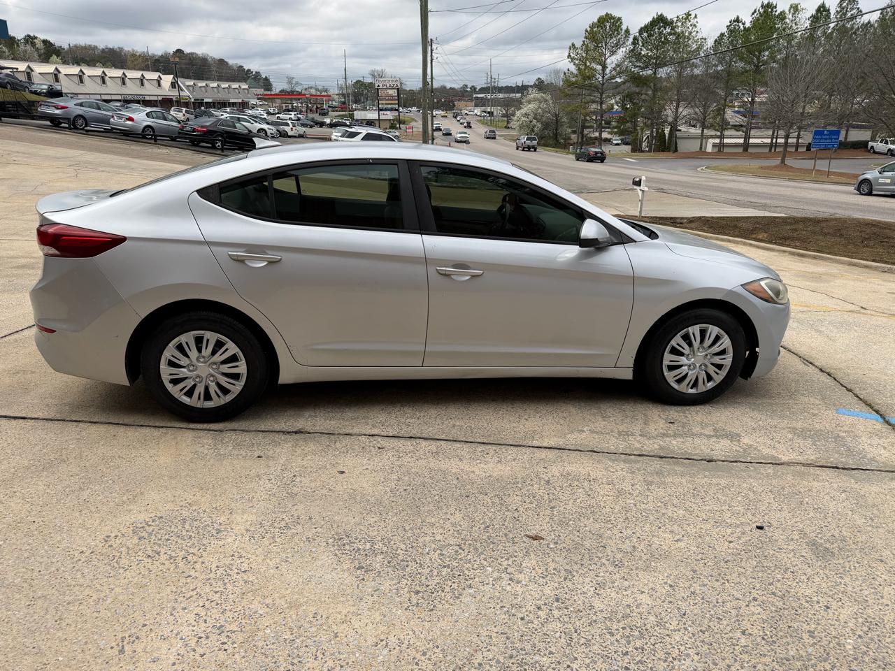 Hyundai Elantra SE 6AT 2017