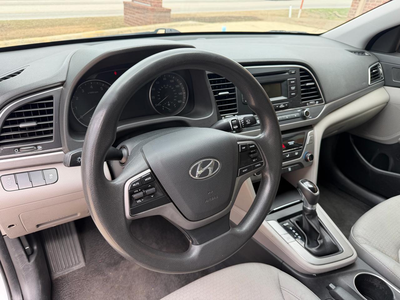 Hyundai Elantra SE 6AT 2017