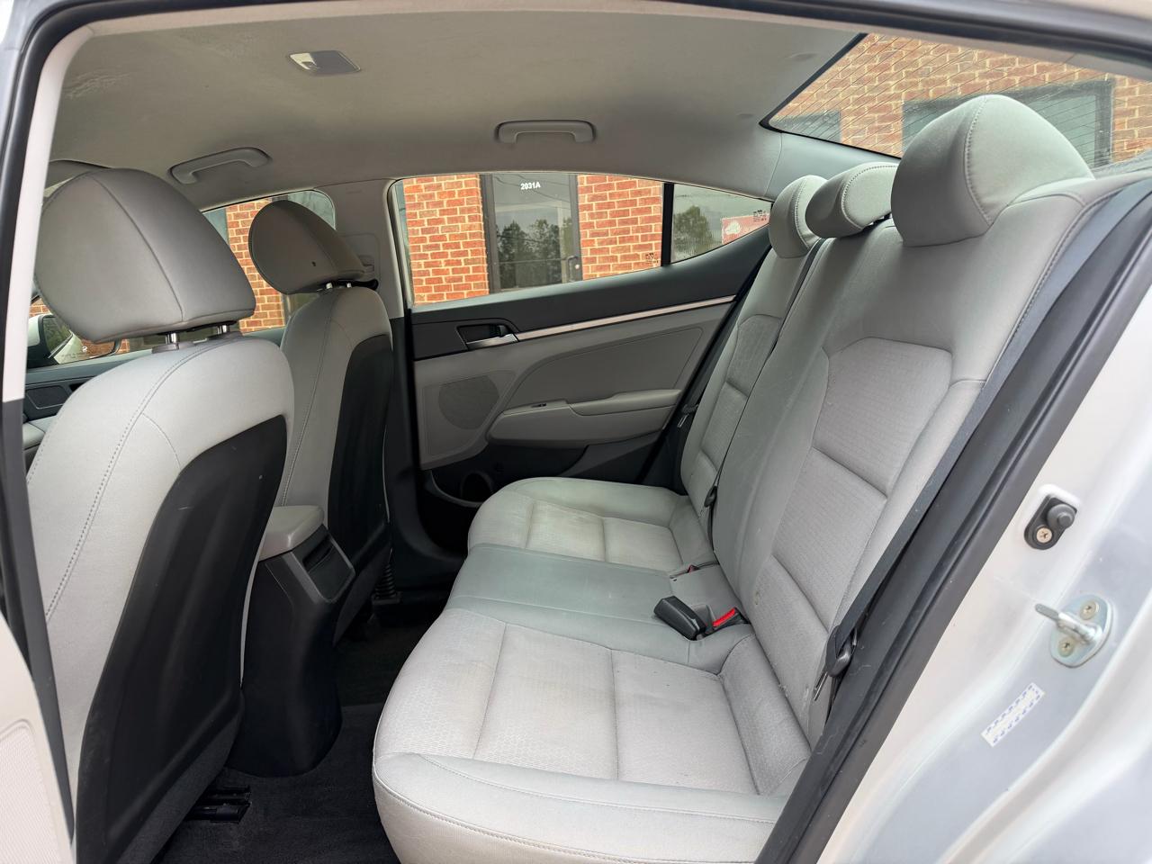 Hyundai Elantra SE 6AT 2017