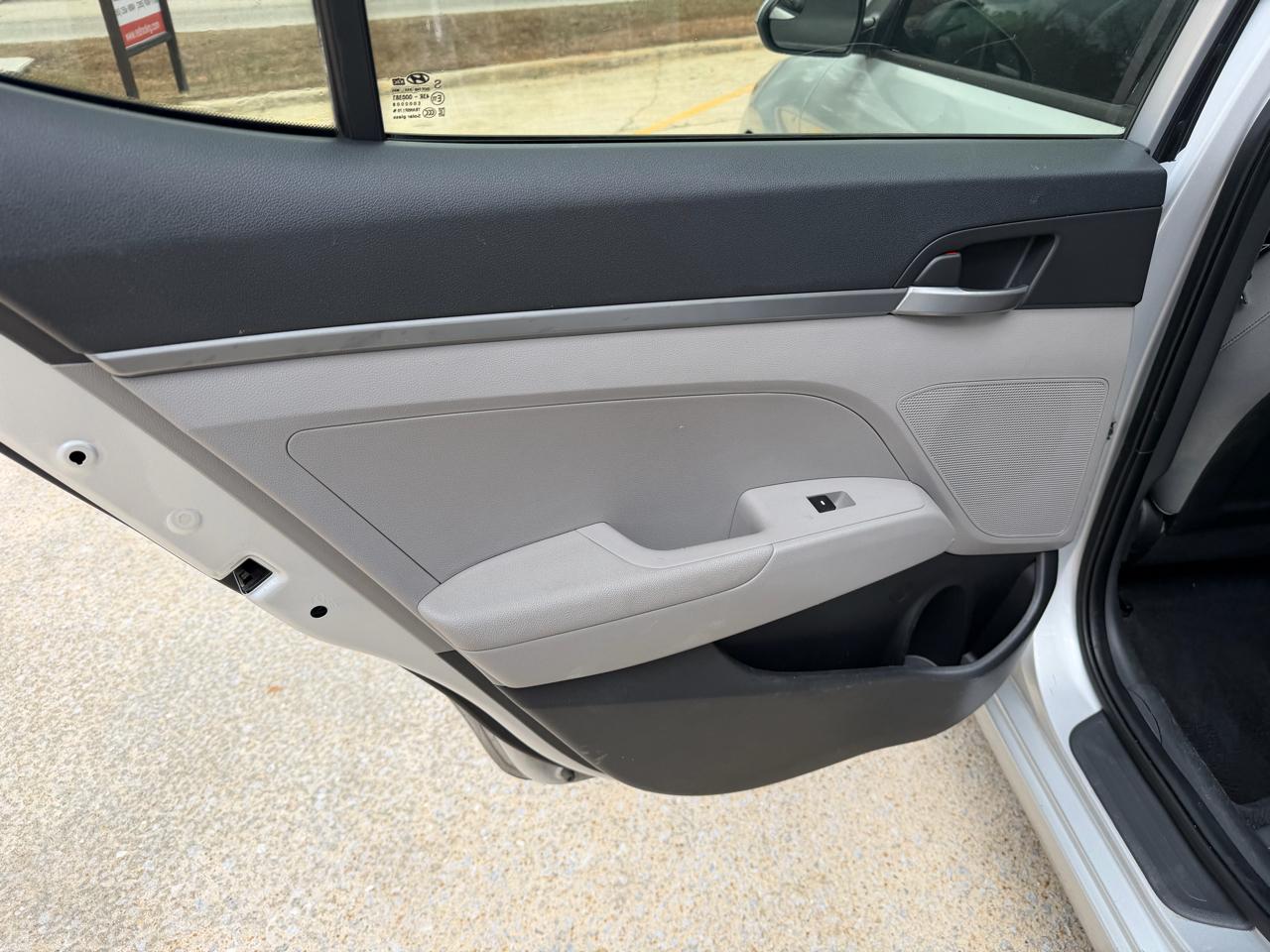 Hyundai Elantra SE 6AT 2017