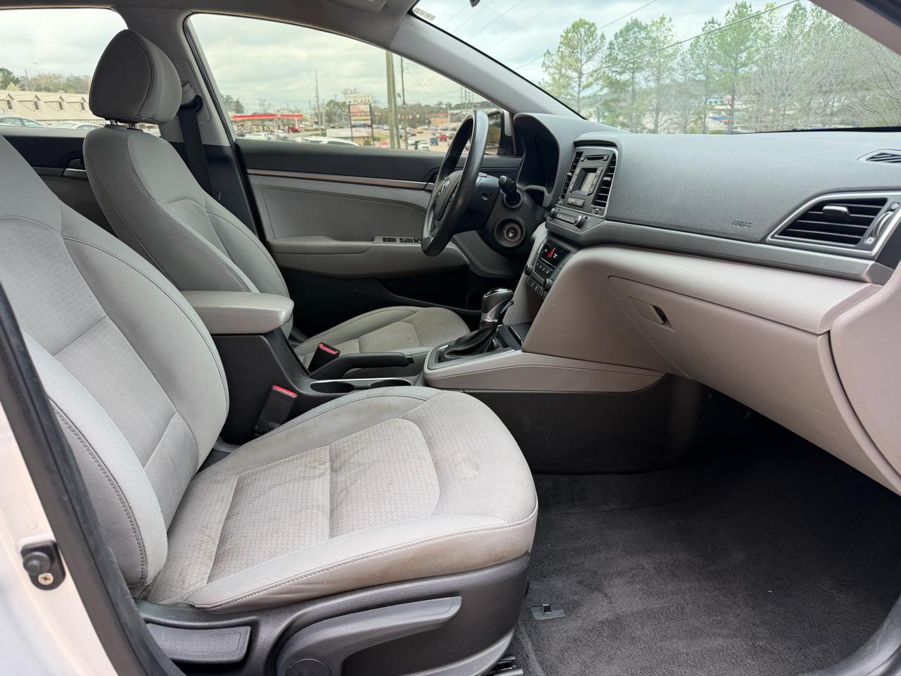 Hyundai Elantra SE 6AT 2017