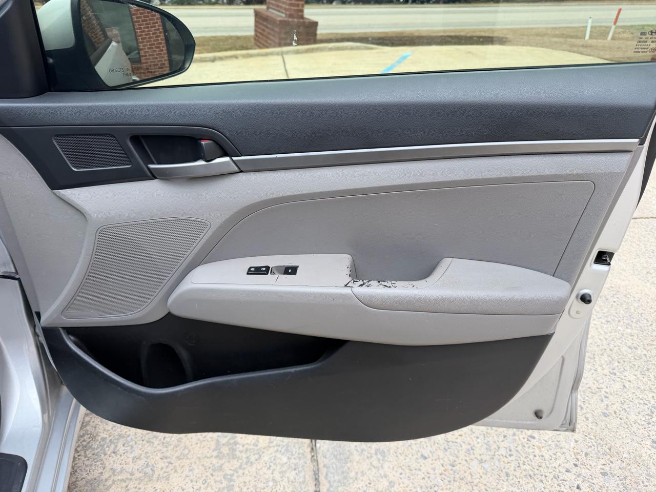 Hyundai Elantra SE 6AT 2017