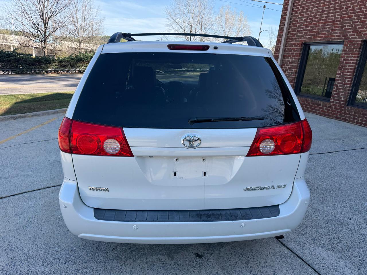 Toyota Sienna XLE FWD 2010