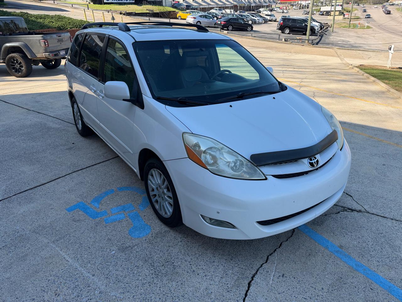 Toyota Sienna XLE FWD 2010