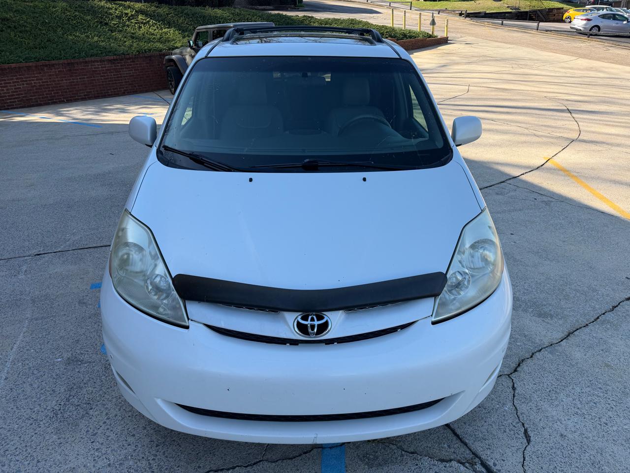 Toyota Sienna XLE FWD 2010