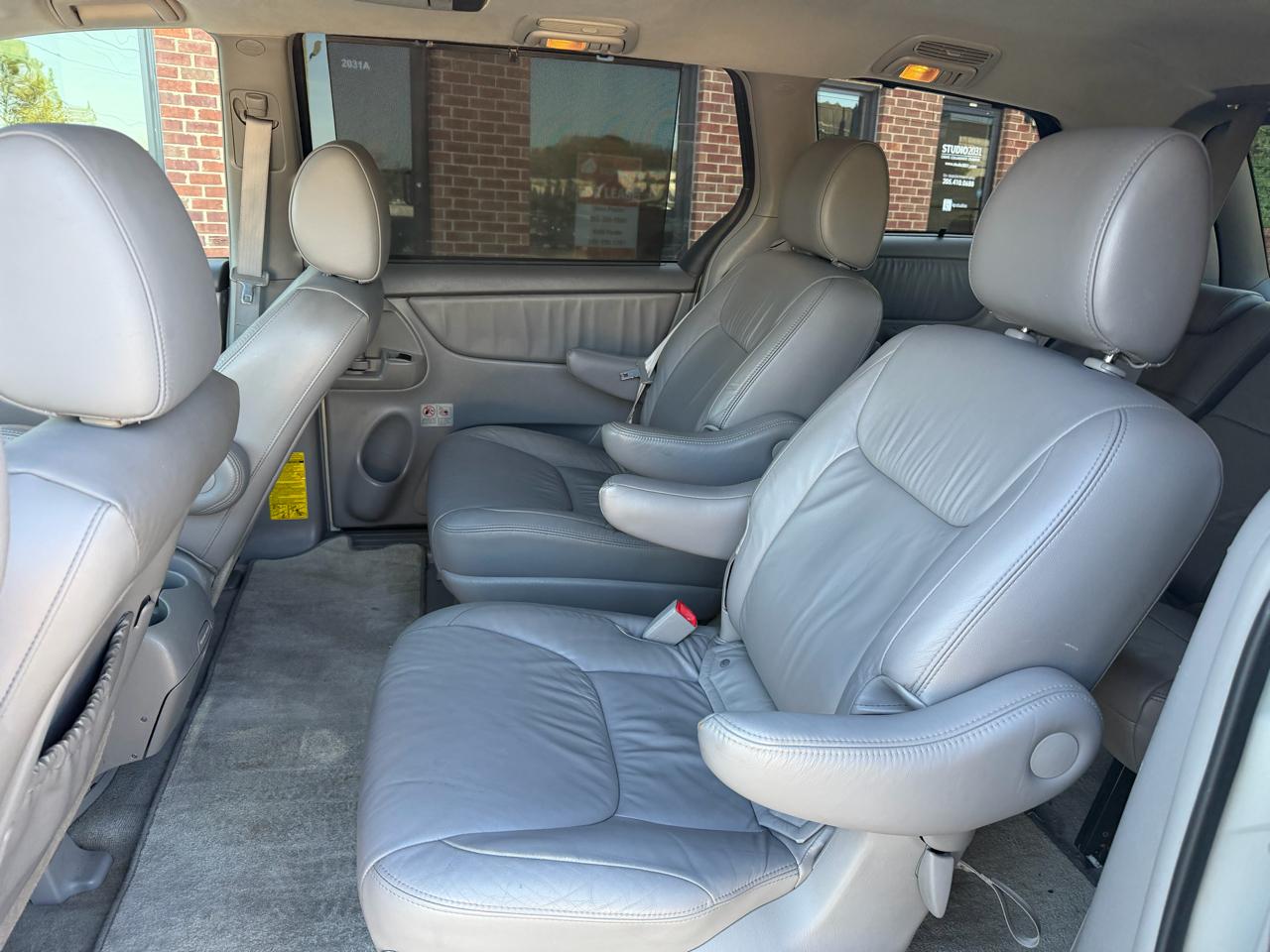 Toyota Sienna XLE FWD 2010