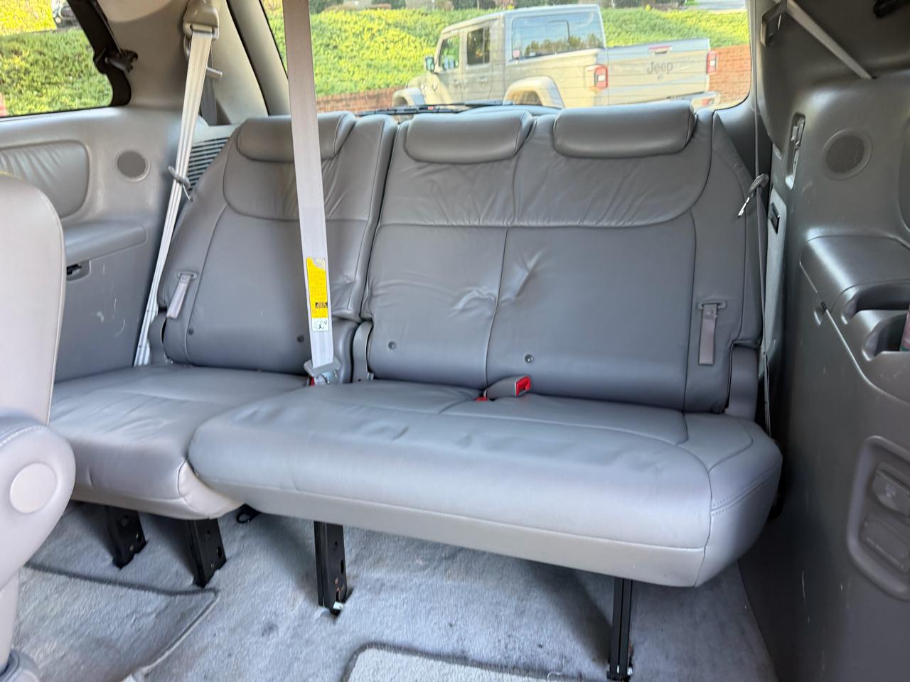 Toyota Sienna XLE FWD 2010