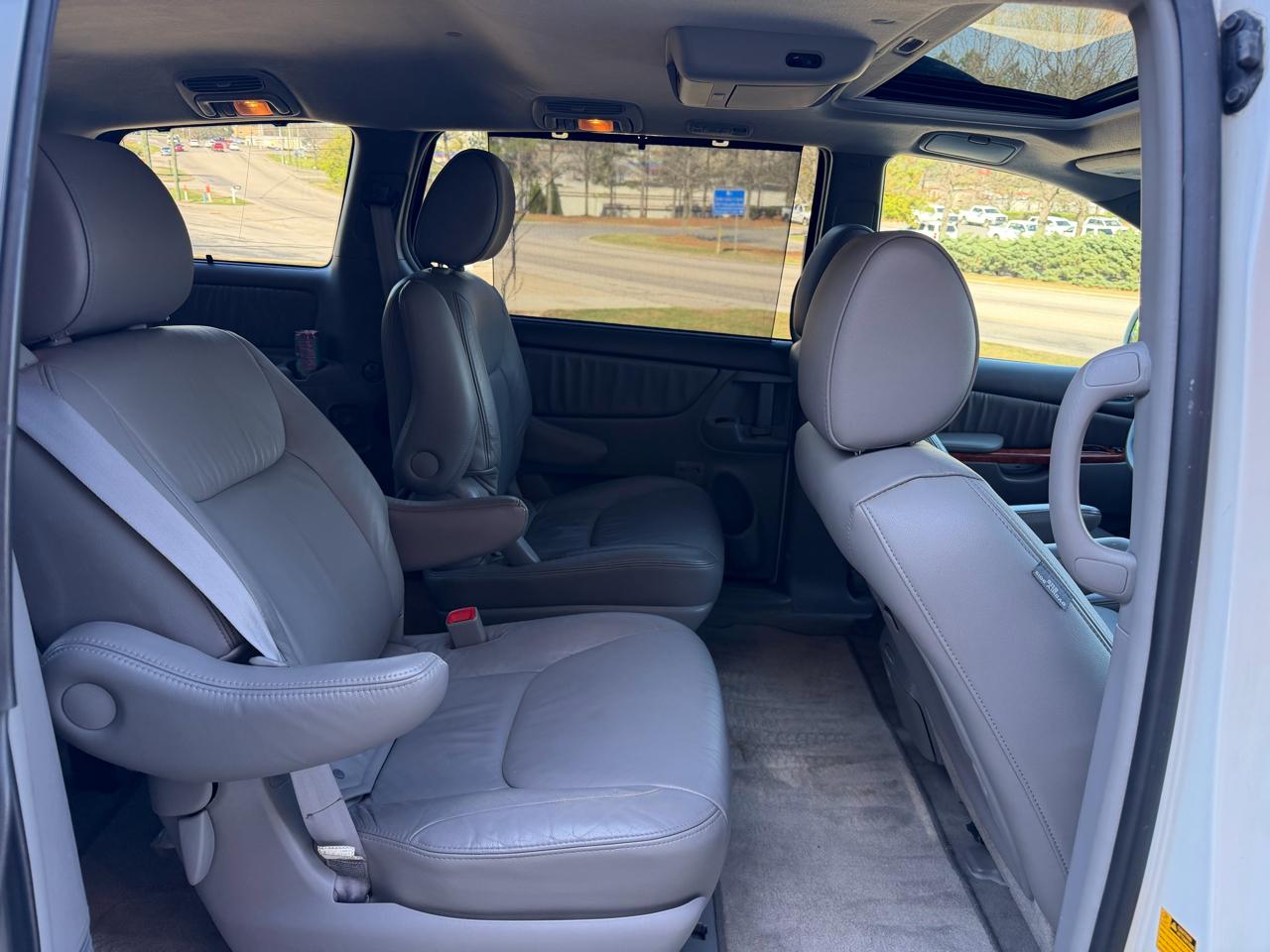 Toyota Sienna XLE FWD 2010