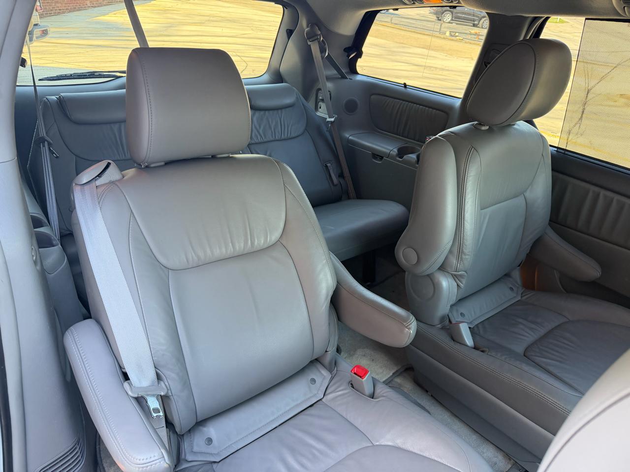 Toyota Sienna XLE FWD 2010