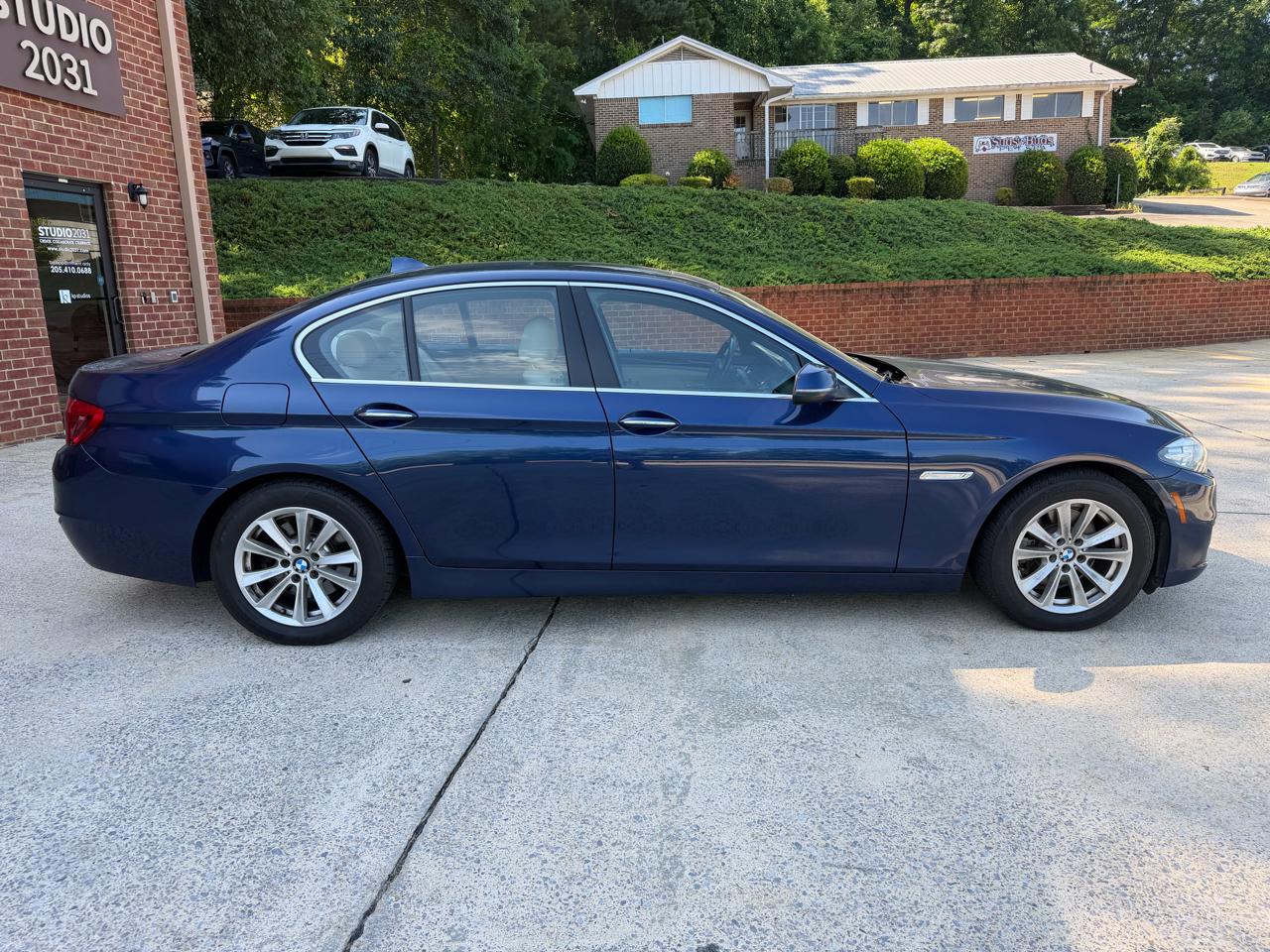 BMW 5-Series 528i 2015