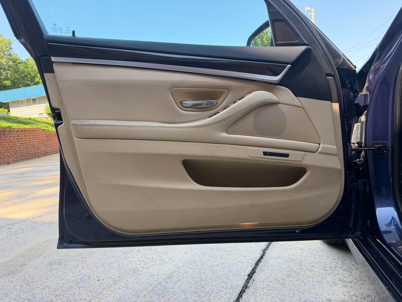BMW 5-Series 528i 2015