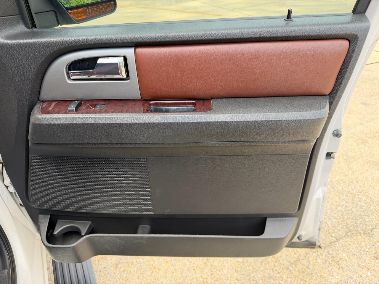 Ford Expedition EL XLT 2WD 2012