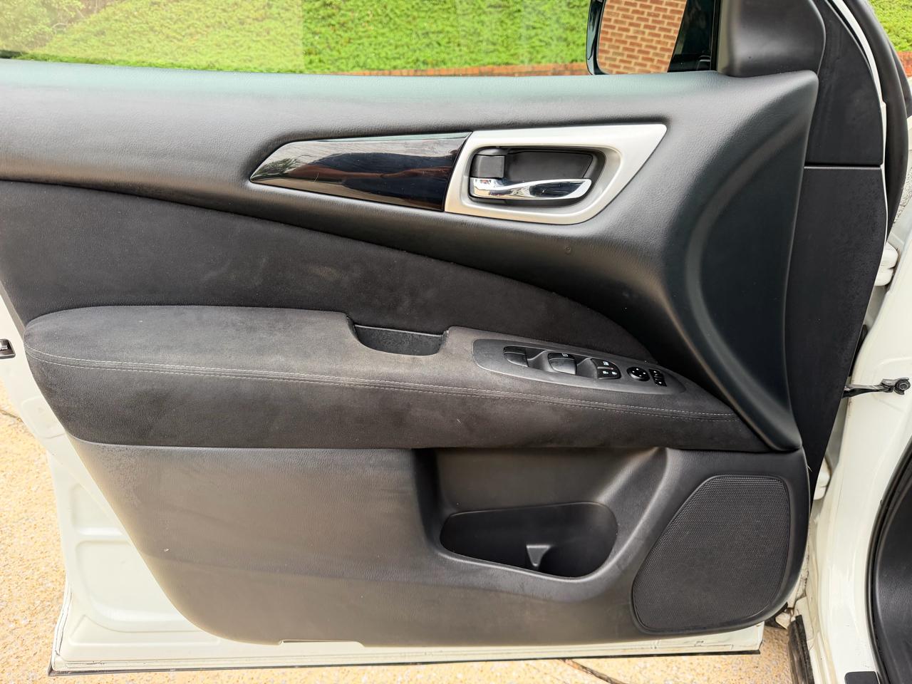 Nissan Pathfinder S 2WD 2015