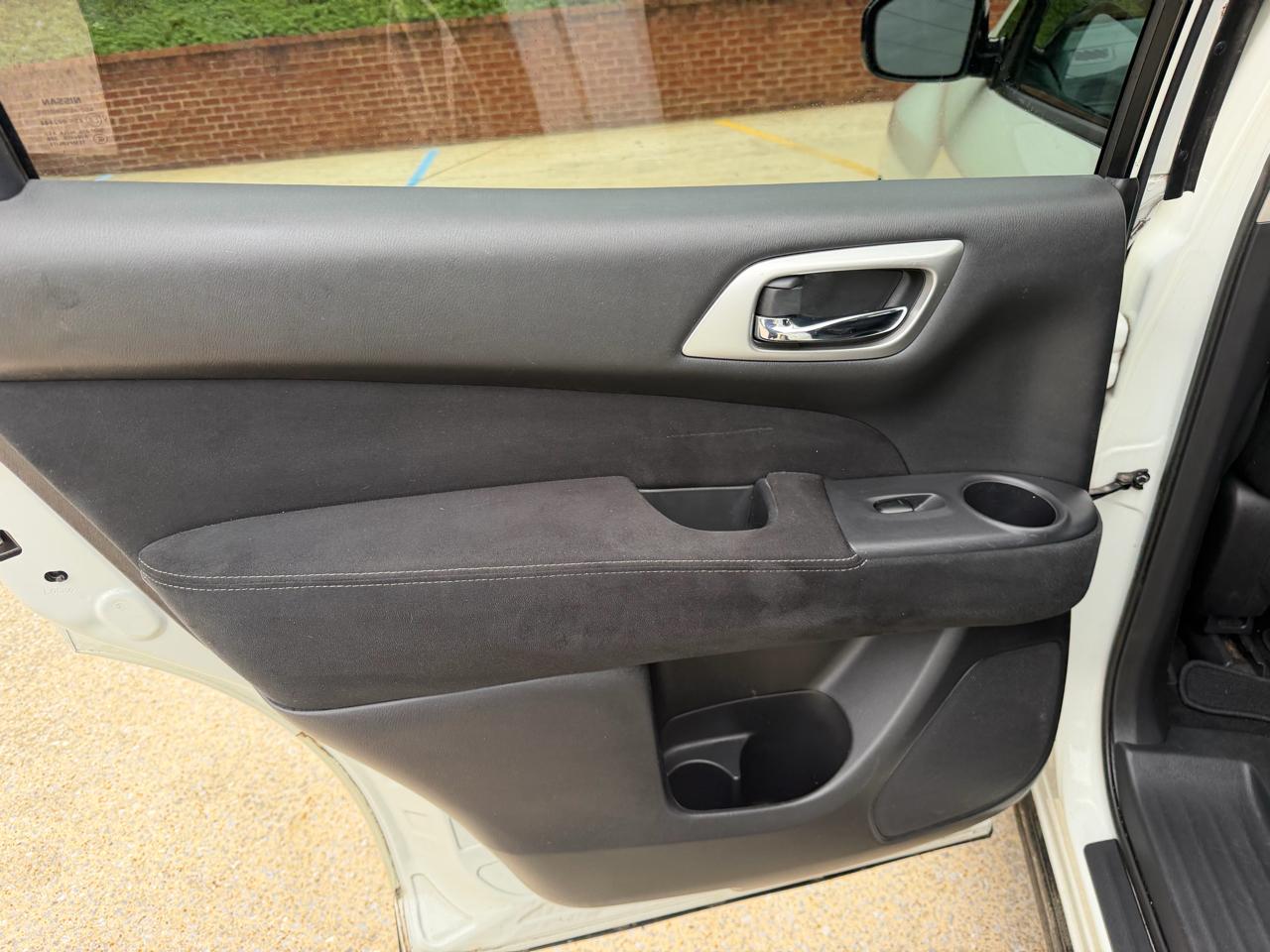 Nissan Pathfinder S 2WD 2015