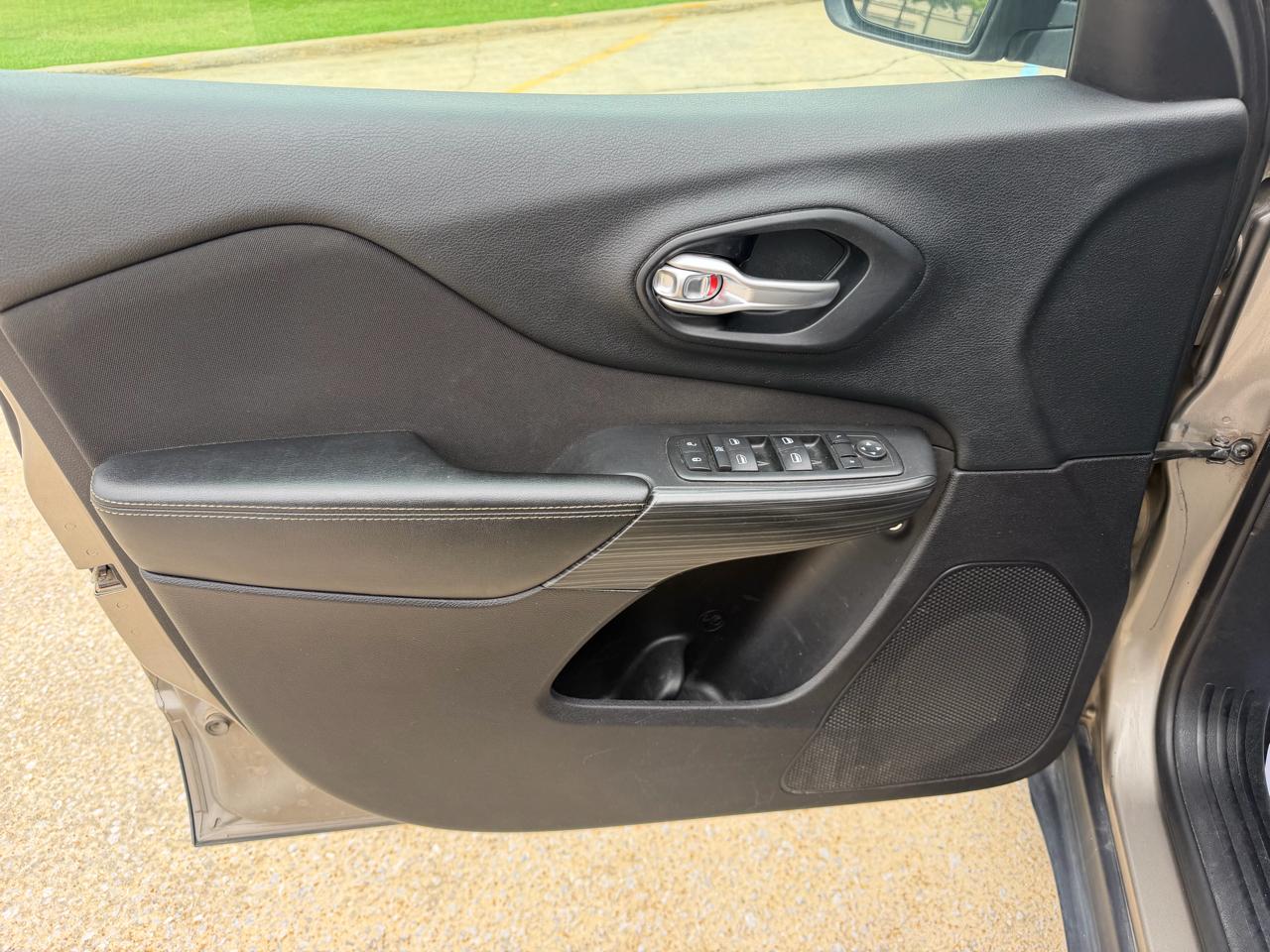 Jeep Cherokee Sport 4WD 2016
