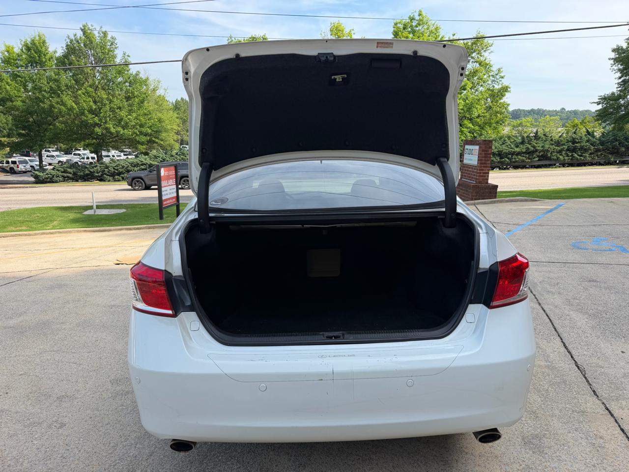 Lexus ES 350 Sedan 2011