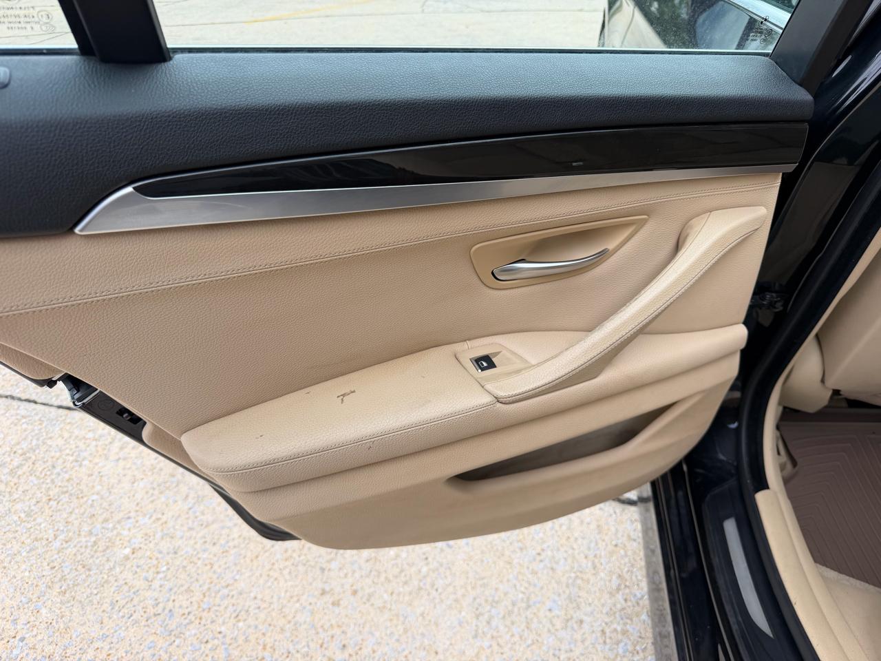 BMW 5-Series 528i 2012