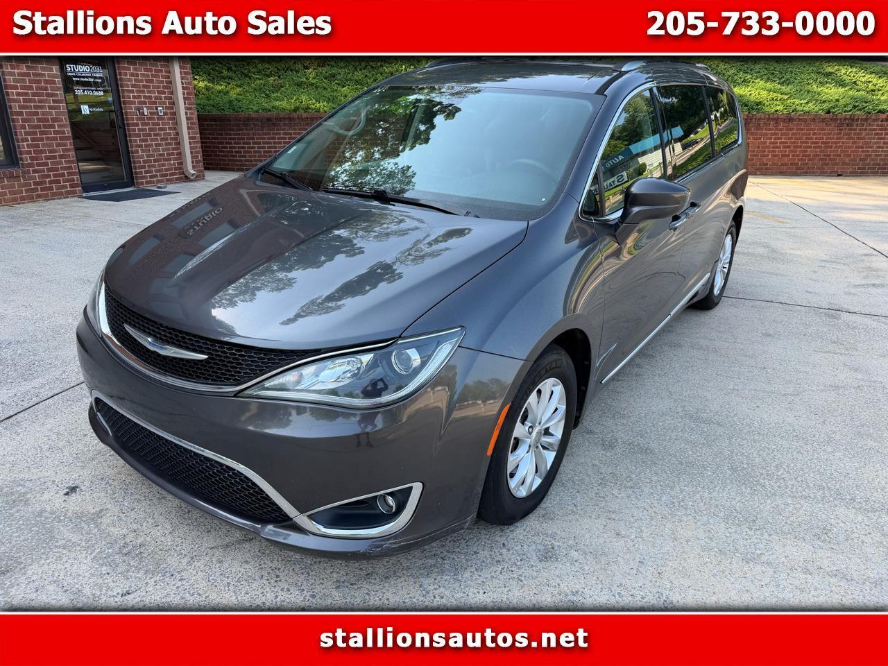 2018 Chrysler Pacifica Touring L's photo