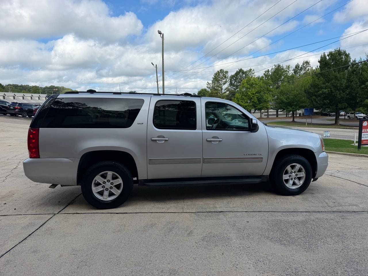GMC Yukon XL SLT 1/2 Ton 2WD 2014