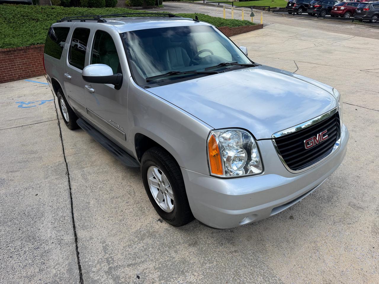 GMC Yukon XL SLT 1/2 Ton 2WD 2014
