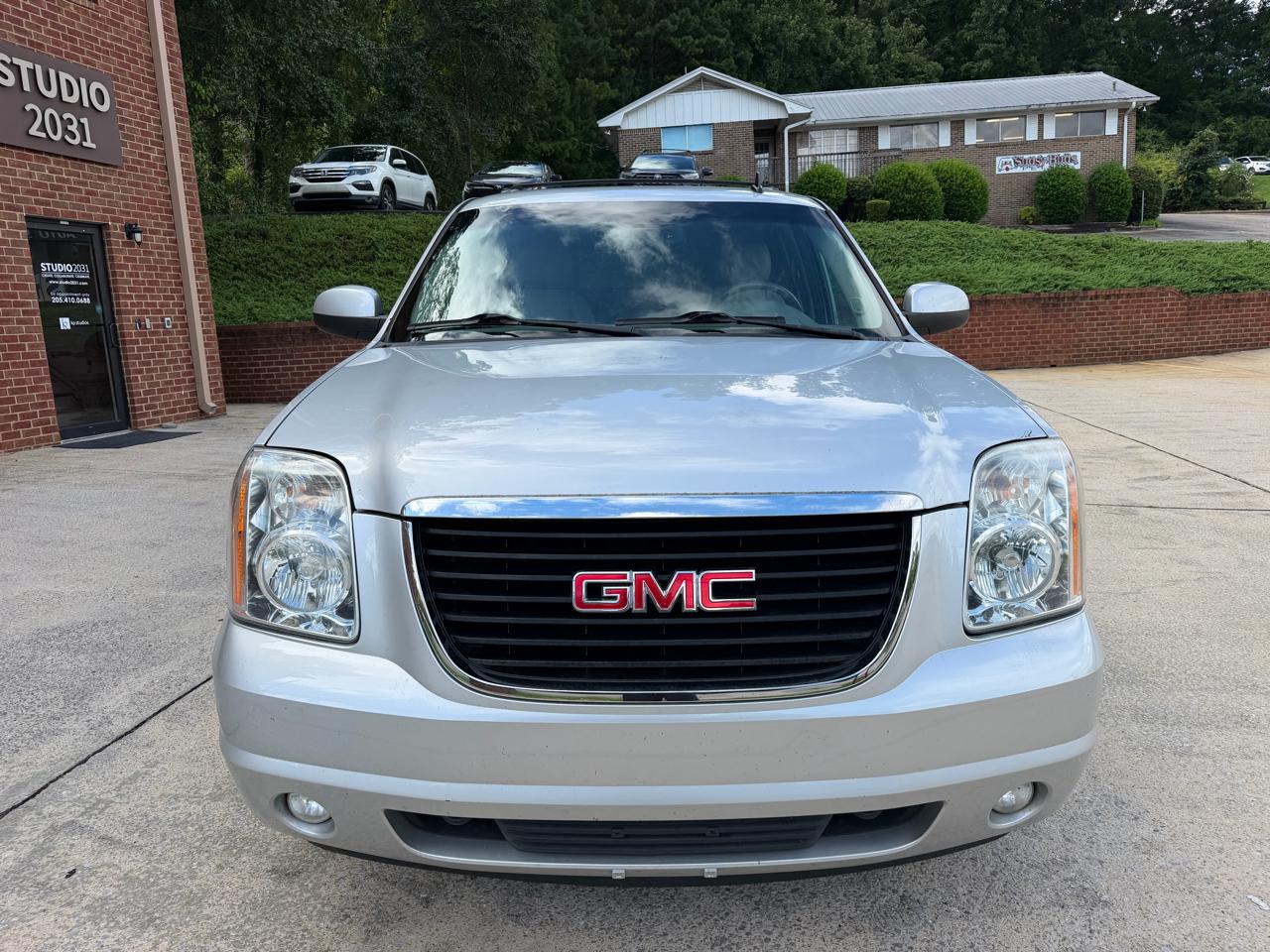 GMC Yukon XL SLT 1/2 Ton 2WD 2014