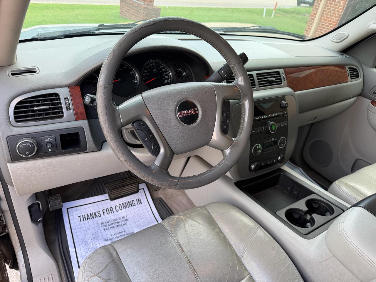 GMC Yukon XL SLT 1/2 Ton 2WD 2014