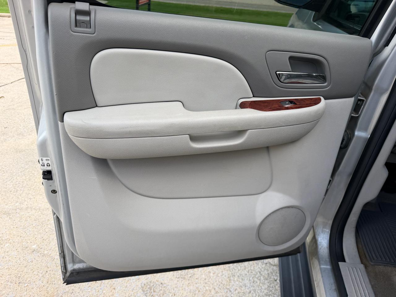 GMC Yukon XL SLT 1/2 Ton 2WD 2014