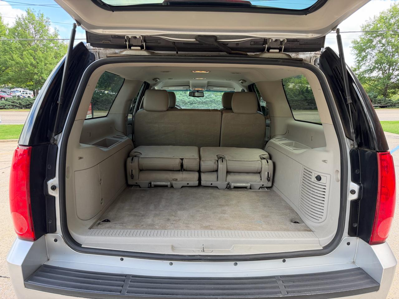 GMC Yukon XL SLT 1/2 Ton 2WD 2014