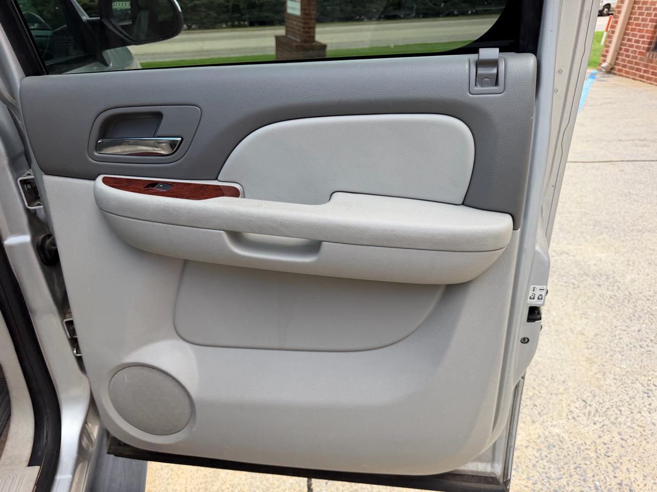 GMC Yukon XL SLT 1/2 Ton 2WD 2014