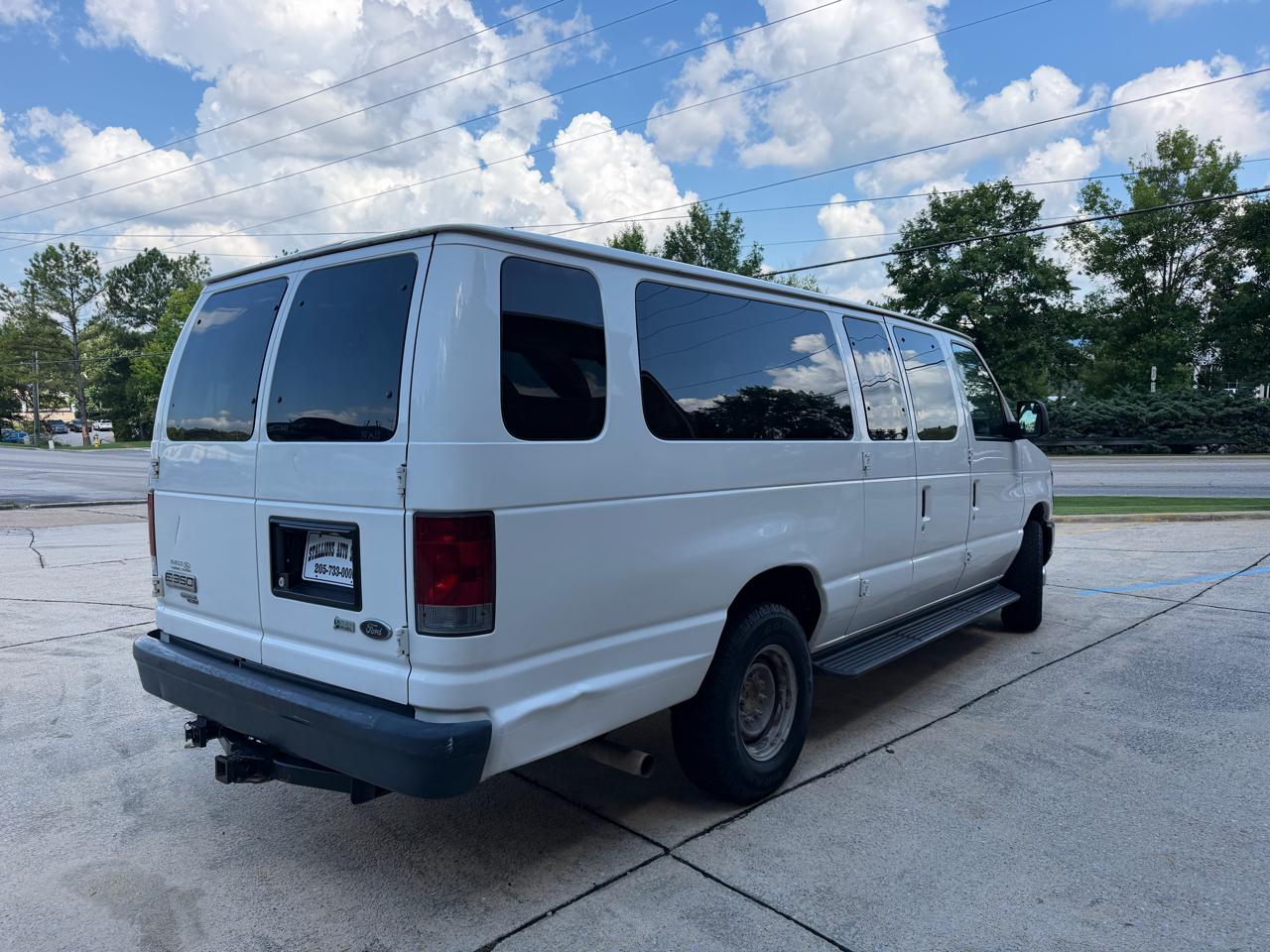 Ford Econoline E-350 XL Super Duty Extended 2011